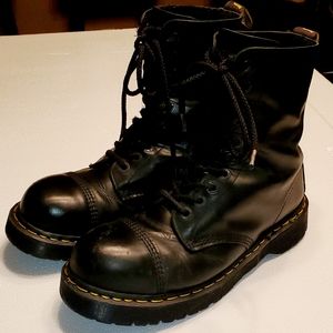 Dr. Marten's Airwair Steeltoe boot make me an offer!!